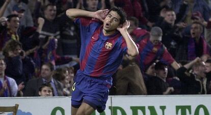 Riquelme celebra un gol con el Barcelona.