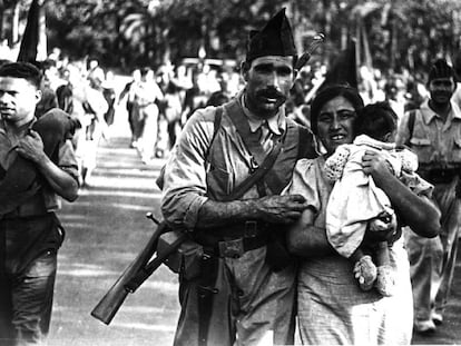 Un miliciano con su mujer y su hija, en Barcelona en 1936 antes de ir al frente.