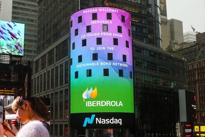 Imagen de Iberdrola en un panel informativo del Nasdaq.