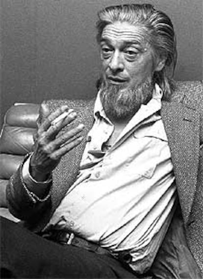 El escritor Carlos Barral, fotografiado en 1976.