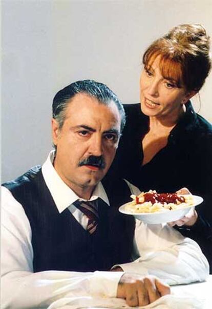 Jordi Bosch y Mercedes Sampietro, en 'Sabato, domenica e lunedi', del italiano Eduardo de Filippo, dirigidos por Sergi Belbel.