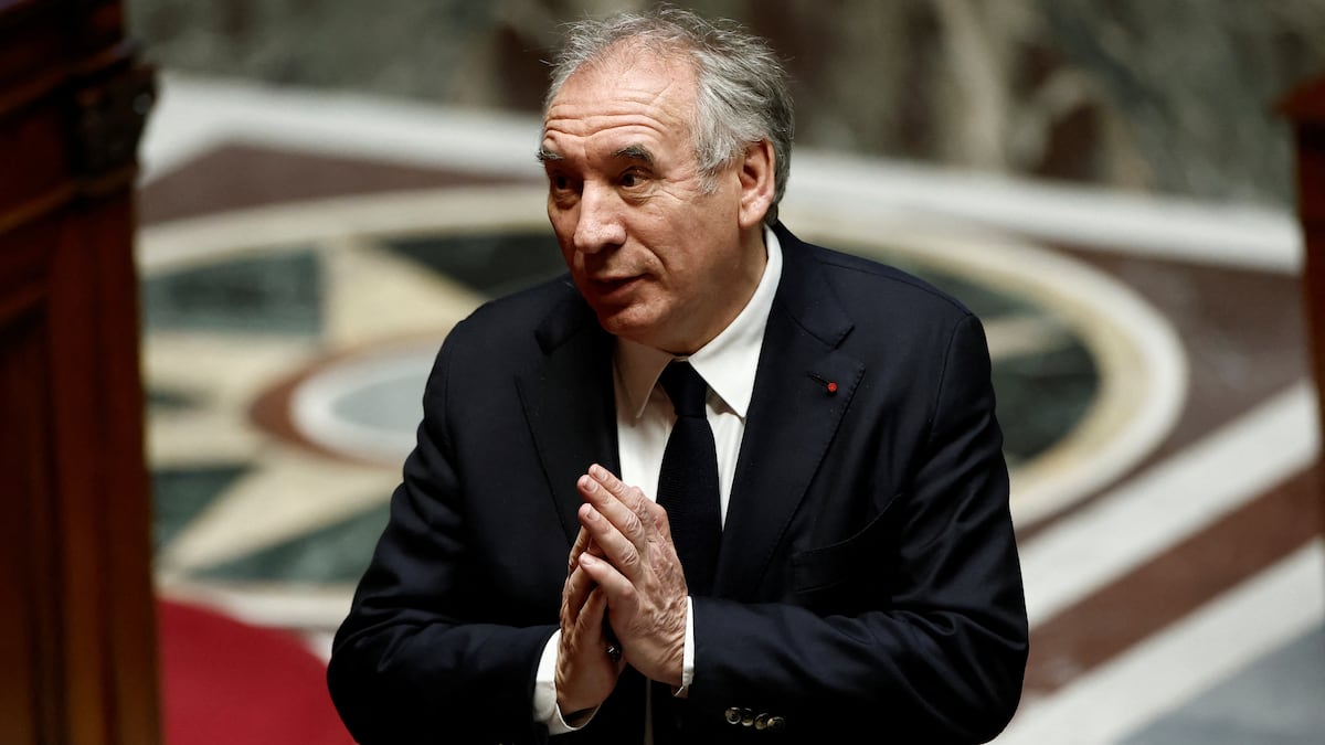 フランス社会党、バイルーに対する問責動議に投票せず、左派の団結を破壊 |国際的