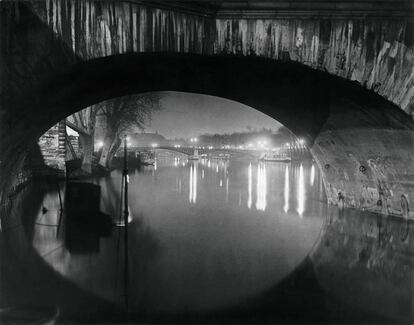 Vista desde el Pont Royal hacia el Pont Solférino c. 1933
