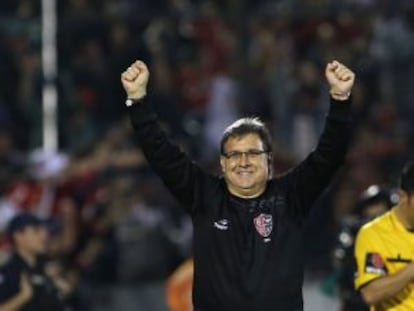 Martino celebra un gol de Newell’s en la final de la Libertadores con el Atlético Mineiro