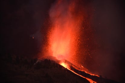 Imagen del volcán, la pasada noche.