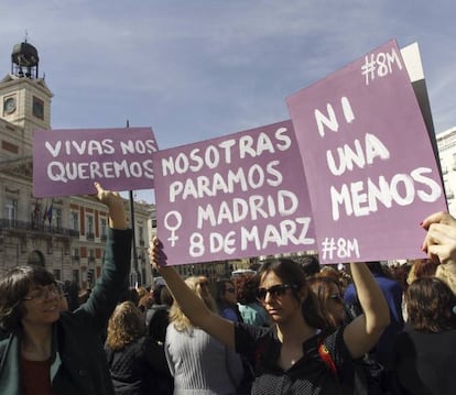 "Comenzar este día sin plantearse tanto hombres como mujeres en qué hemos fallado para que exista esta celebración es continuar la farsa. La discriminación por sexo, como en todas las discriminaciones, se agrava con la pobreza. Todos hemos sido culpables: padres que en fechas no tan lejanas priorizaban los estudios del varón ante la mujer, hacerse cargo de las tareas domésticas mientras el hombre se dedicaba a su aficiones, derivar a ellas el cuidado de los niños y ancianos... Es necesario celebrar este día, pero todos los días del año debe imperar el respeto del hombre a la mujer y el de la mujer a su propio género."