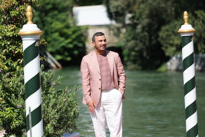 Francesco Di Leva a su llegada al Hotel Excelsior este viernes con motivo de la tercera jornada del Festival Internacional de Cine de Venecia.