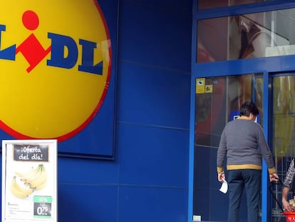 Entrada a un supermercado de Lidl.