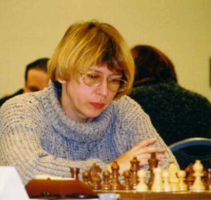 Elena Ajmil&oacute;vskaia, durante una partida en 2003.