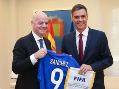 Gianni Infantino y Luis Rubiales se reúnen en La Moncloa con el presidente del Gobierno