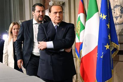 Silvio Berlusconi con la delegación del centroderecha el 7 de mayo en el Quirinal.