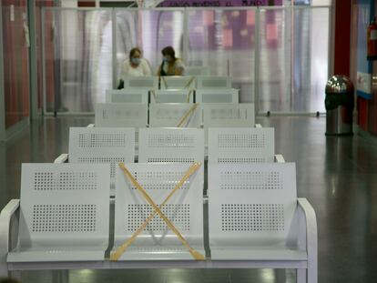 Sala de espera del Centro de Salud de Carabanchel Alto, en Madrid.