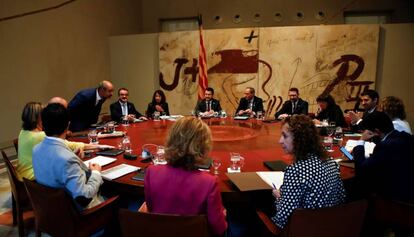 El presidente de la Generalitat, Quim Torra(c), preside la reunión semanal del Ejecutivo catalán.