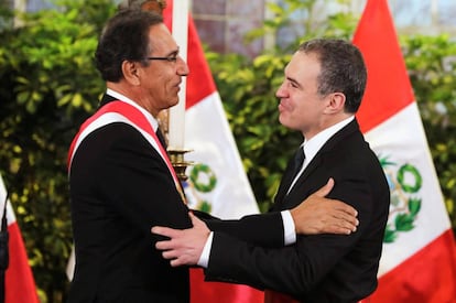 El presidente peruano Martín Vizcarra junto al primer ministro Salvador del Solar. 