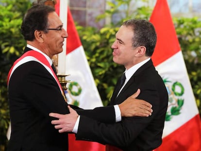El presidente peruano Martín Vizcarra junto al primer ministro Salvador del Solar. 