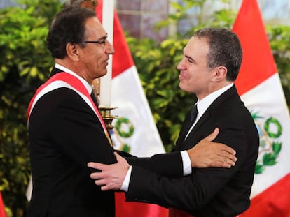 El presidente peruano Martín Vizcarra junto al primer ministro Salvador del Solar. 