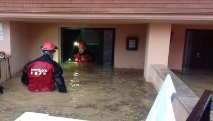 Una residència de Vilatenim totalment inundada.