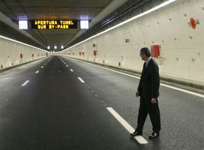 Ruiz-Gallardón inaugura en 2007 uno de los túneles de la M-30, que costó casi 5.000 millones.