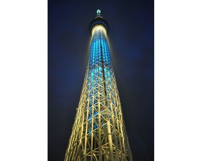 La torre de radiodifusión Skytree, la estructura más alta en Japón y la segunda más alta del mundo (634 metros), fue diseñada con la idea de poder seguir transmitiendo información en casos de desastres naturales.