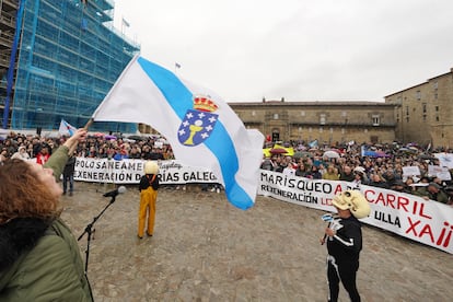 Protesta contra la gestión por el vertido de los 'pellets', este domingo en Santiago de Compostela. 