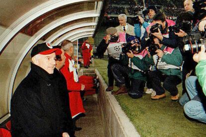 Sacchi, en el banquillo del Milan, contra el Rosenborg, en 1996.