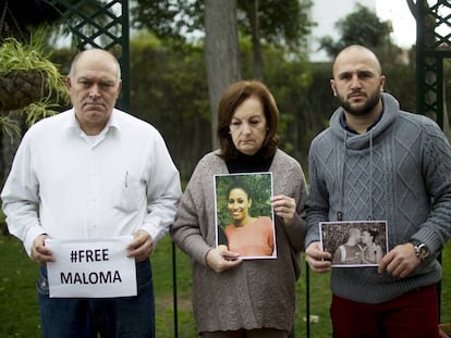 Los padres adotivos y la pareja de Malena reivindicando su liberaci&oacute;n. 