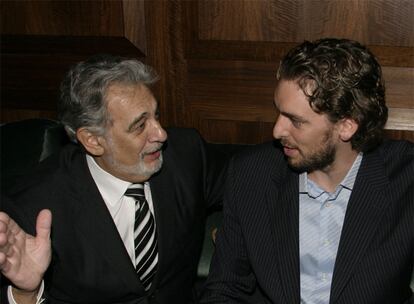 Plcido Domingo y Pau Gasol, en Los ?ngeles.