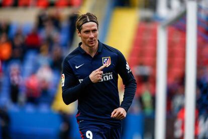 Fernando Torres celebra el gol del Atlético.