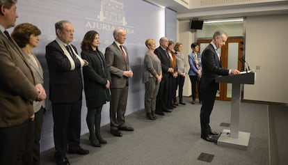 Basque premier Iñigo Urkullu announcing the election on Monday.