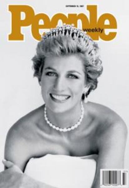 Diana de Gales murió en accidente de tráfico en agosto de 1997 junto a su amante Dody Al Fayed. People la homenajeó con una bella estampa de sus tiempos de princesa.
(magazine.org)