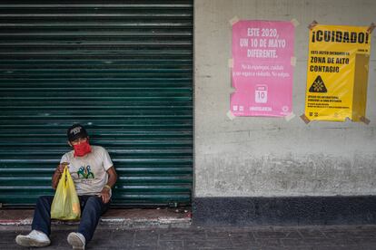 Un hombre en Xochimilco, al sur de la Ciudad de México.