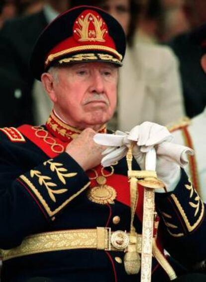 El caso fue llevado al CIADI en 1997 por el empresario español Víctor Pey y la Fundación Española Presidente Allende (FPA), propietarios del diario, que fue confiscado por la dictadura de Augusto Pinochet (imagen) en 1973, cuando era el de mayor circulación de Chile. EFE/Archivo