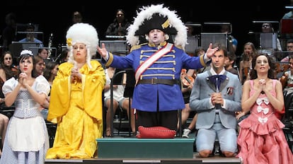 Ensayo general de la ópera 'Cándido', de Voltaire, en versión de Paco Mir, que se representó en San Lorenzo de el Escorial (Madrid) en 2011.