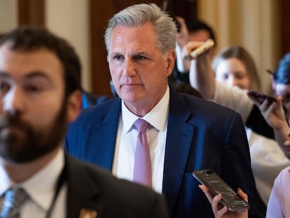 El congresista republicano por California Kevin McCarthy, líder de la minoría en la Cámara de Representantes, este jueves en el Capitolio, tras conocerse su citación a declarar en la Comisión para la Investigación del Ataque del 6 de Enero.