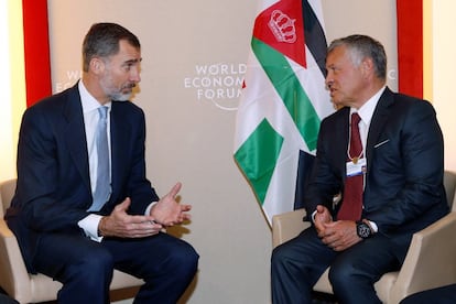 Felipe VI, y Rey Abdalá II de Jordania, durante su encuentro dentro del Foro de Davos.