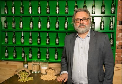 Willem van Waesberghe ejerce de guardián de las esencias de Heineken. El secreto de la calidad de cada una de sus cervezas está en la levadura A de Heineken y en la malta 100% pura para obtenerla.