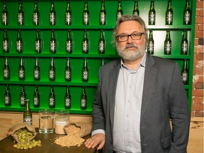 Willem van Waesberghe ejerce de guardián de las esencias de Heineken. El secreto de la calidad de cada una de sus cervezas está en la levadura A de Heineken y en la malta 100% pura para obtenerla.