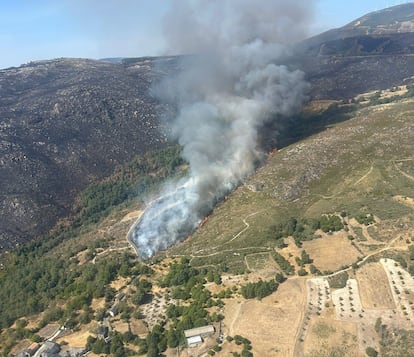 Imagen aérea del incendio de Castromil, en la comarca de Sanabria.