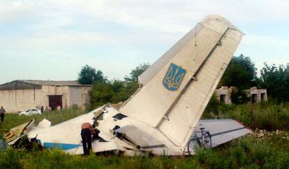 Restos del avi&oacute;n ucranio derribado en la frontera con Rusia. 