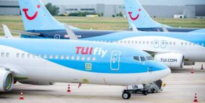 Aviones de TUIfly estacionados en el aeropuerto de Hannover (Alemania).