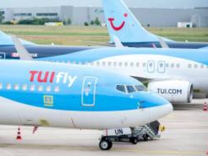 Aviones de TUIfly estacionados en el aeropuerto de Hannover (Alemania).