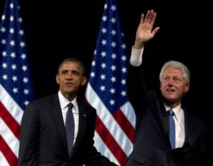 Barack Obama junto al expresidente Bill Clinton.