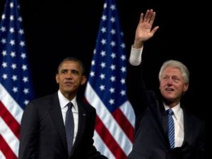 Barack Obama junto al expresidente Bill Clinton.