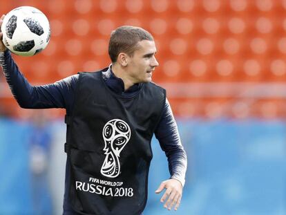 Griezmann, en el estadio de Ekaterimburgo en el enternamiento previo al Francia-Perú.