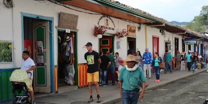 Escena en la calle principal de Salento.
