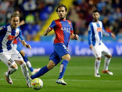 Verd&uacute; y Abraham, en el duelo Levante-Espanyol. 