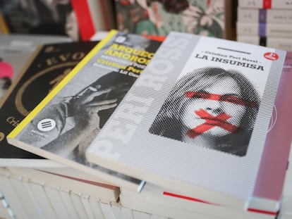 Libros de la escritora uruguaya Cristina Peri Rossi, el miércoles en una librería de Montevideo.