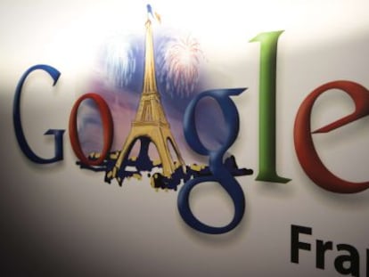 Logo de Google con la Torre Eiffel. 