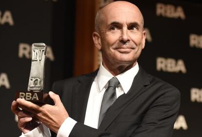 Don Winslow con el premio RBA.