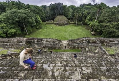 La Plaza 2 de Caracol (Belice) desde la pirámide de Caana.